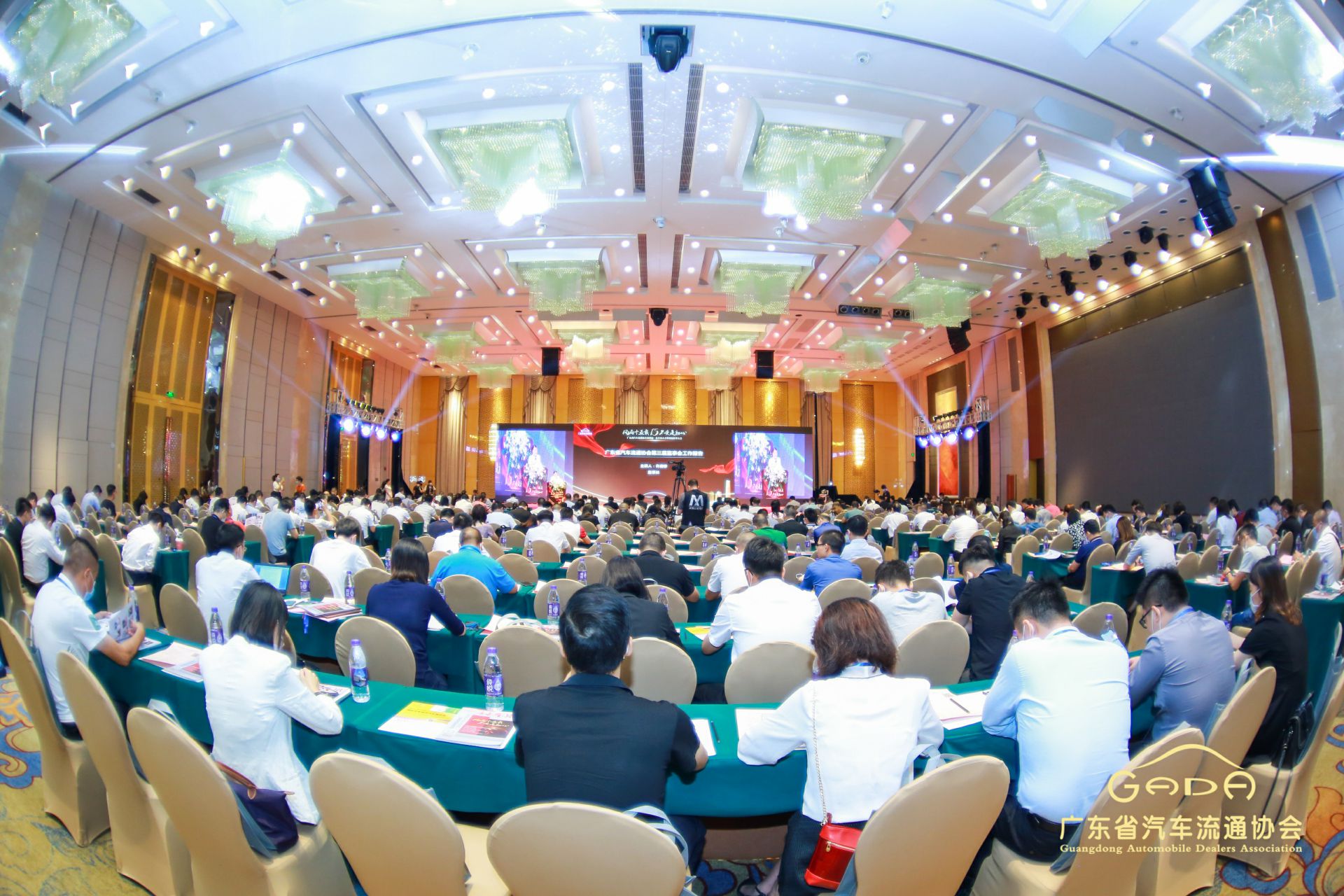 喜报丨华体会hth·(体育)(中国)官方网站“包揽”省汽车流通行业颁奖礼53项大奖(图1)