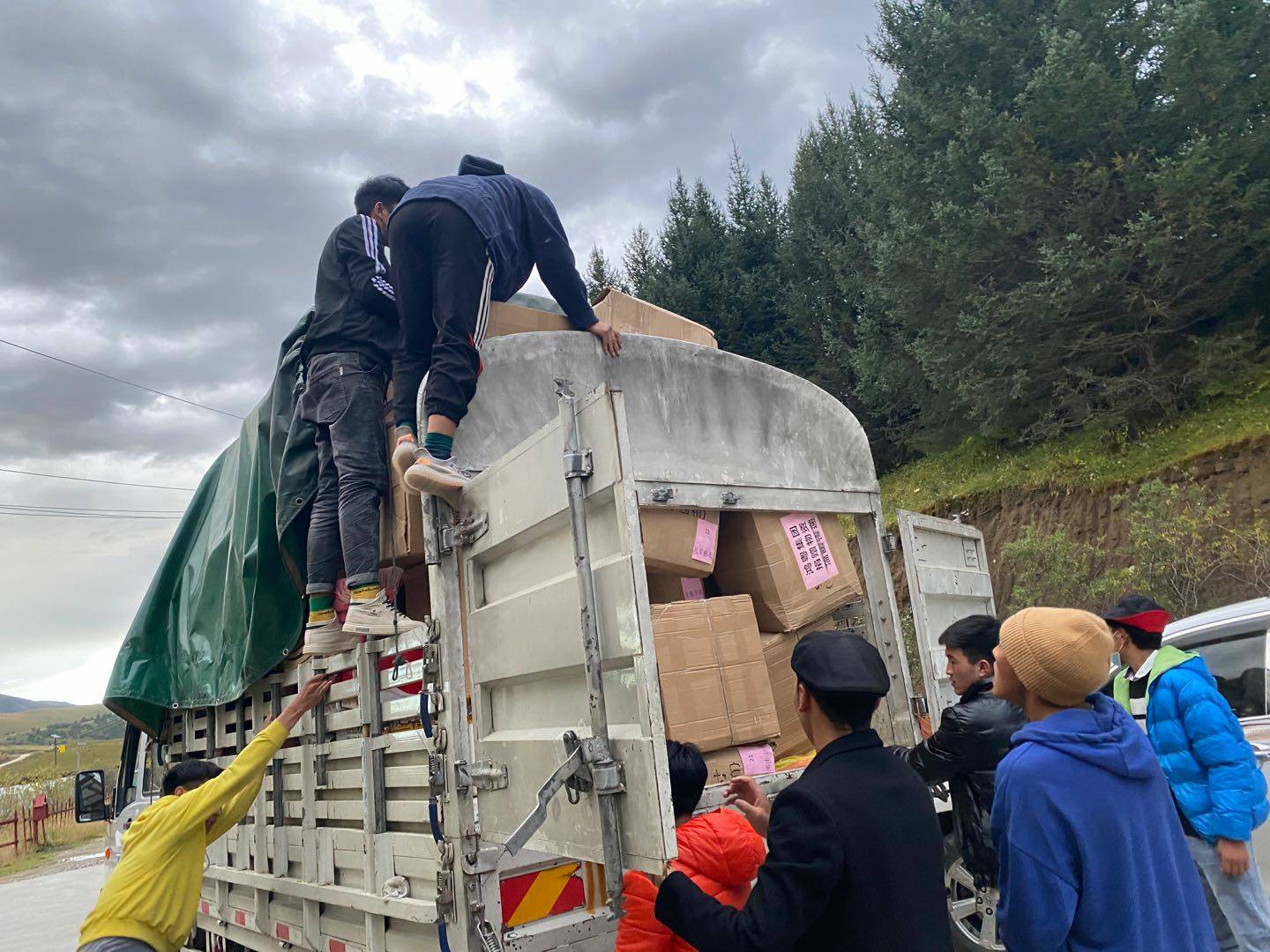 华体会hth·(体育)(中国)官方网站公益回顾丨家国同欢月同圆 温暖满载甘孜州(图5) 华体会hth·(体育)(中国)官方网站公益回顾丨家国同欢月同圆 温暖满载甘孜州(图5)