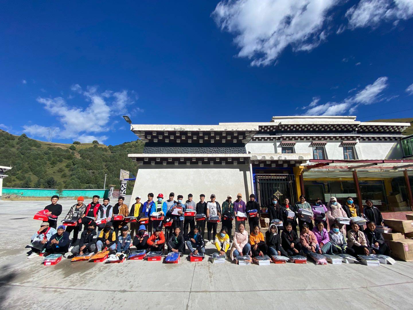 华体会hth·(体育)(中国)官方网站公益回顾丨家国同欢月同圆 温暖满载甘孜州(图8) 华体会hth·(体育)(中国)官方网站公益回顾丨家国同欢月同圆 温暖满载甘孜州(图8)